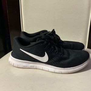 Womens black and white Nike Free Run READY TO SHIP! 6.5